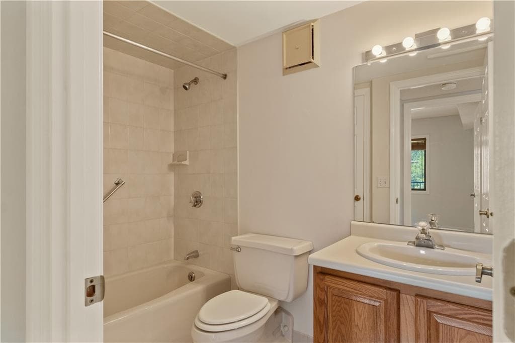 650 East Greenwich Avenue UNIT 5-405 photo 29