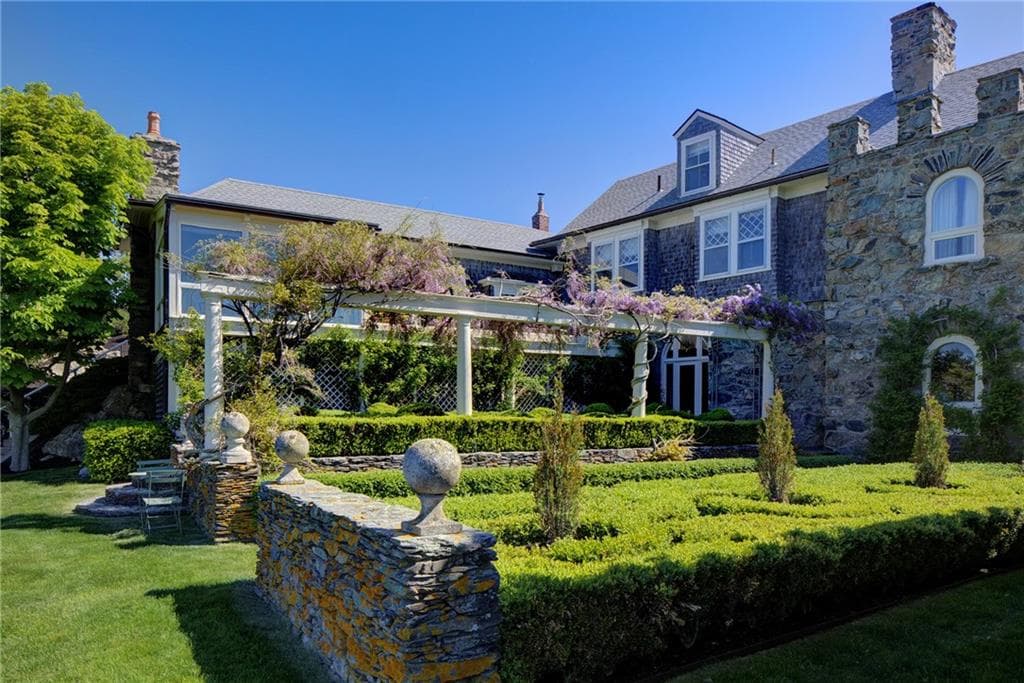 Single Family Residence at 6 Price's Cove Avenue, Newport, photo 19 of 50