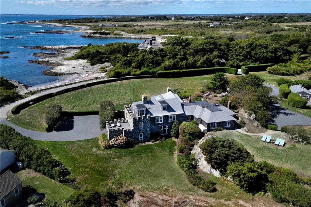 Single Family Residence at 6 Price's Cove Avenue, Newport, photo 4 of 50