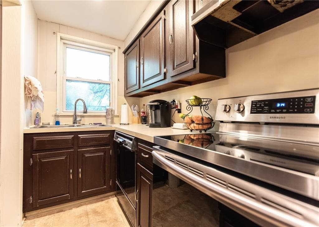 Multi Family at 14 16 South Larchmont Avenue, North Providence, photo 11 of 30