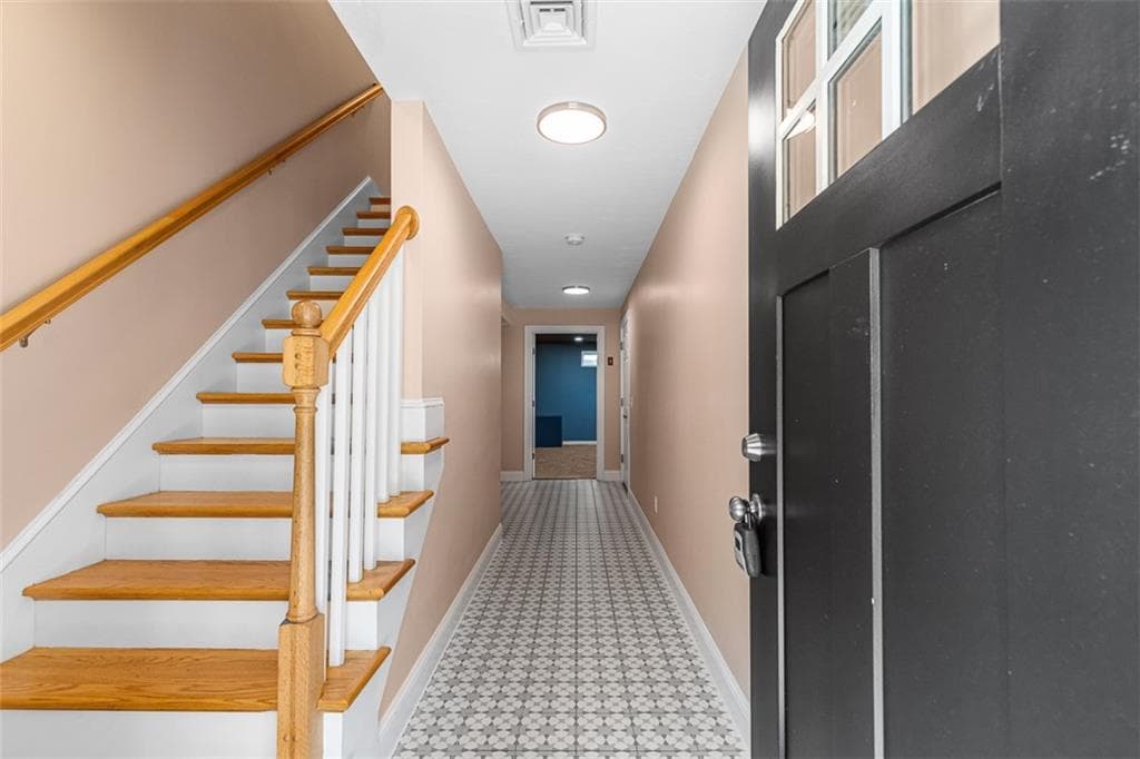 102 Hunting Hill Drive photo 4