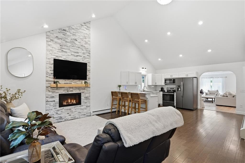 Single Family Residence at 95 Buttonwoods Road, Richmond, photo 6 of 49