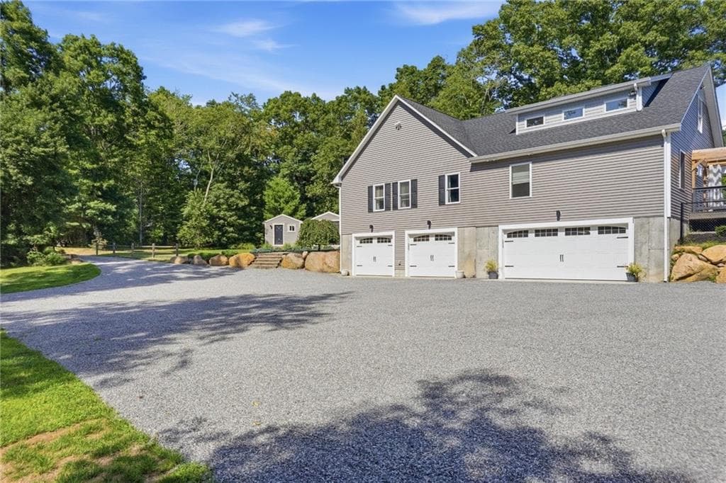 Single Family Residence at 95 Buttonwoods Road, Richmond, photo 4 of 49
