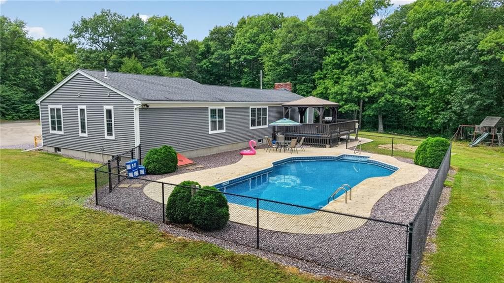 884 Reynolds Road photo 12