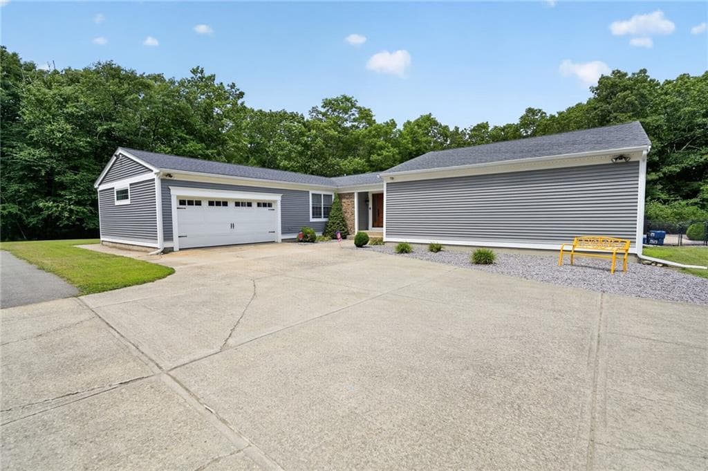884 Reynolds Road photo 3