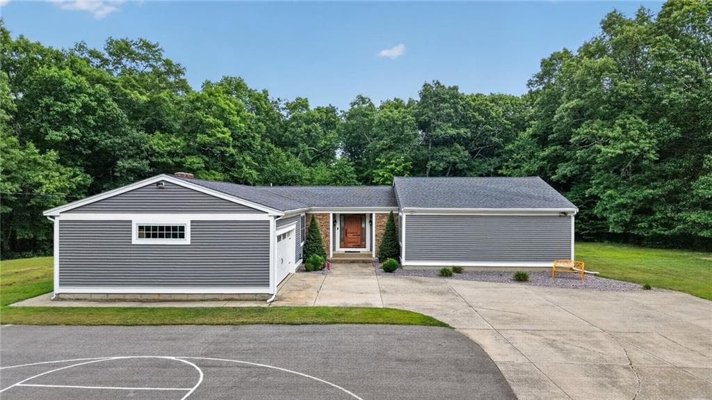 884 Reynolds Road photo 5