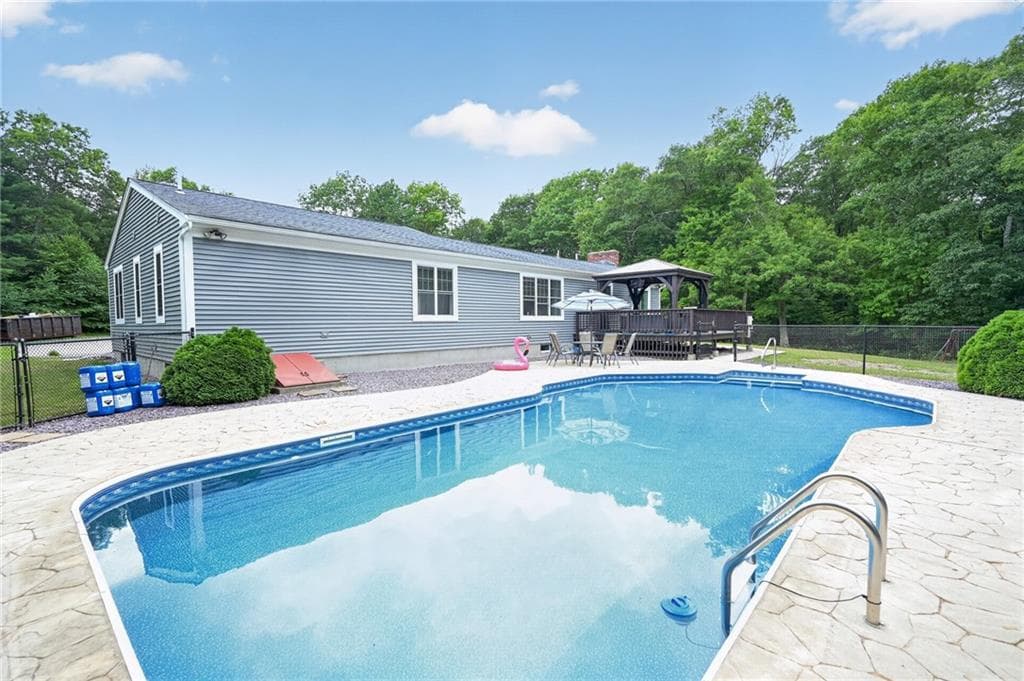 884 Reynolds Road photo 9