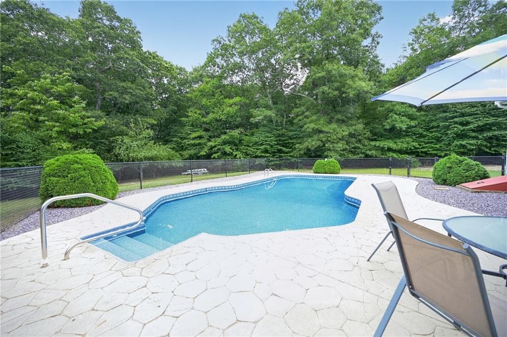 884 Reynolds Road photo 10