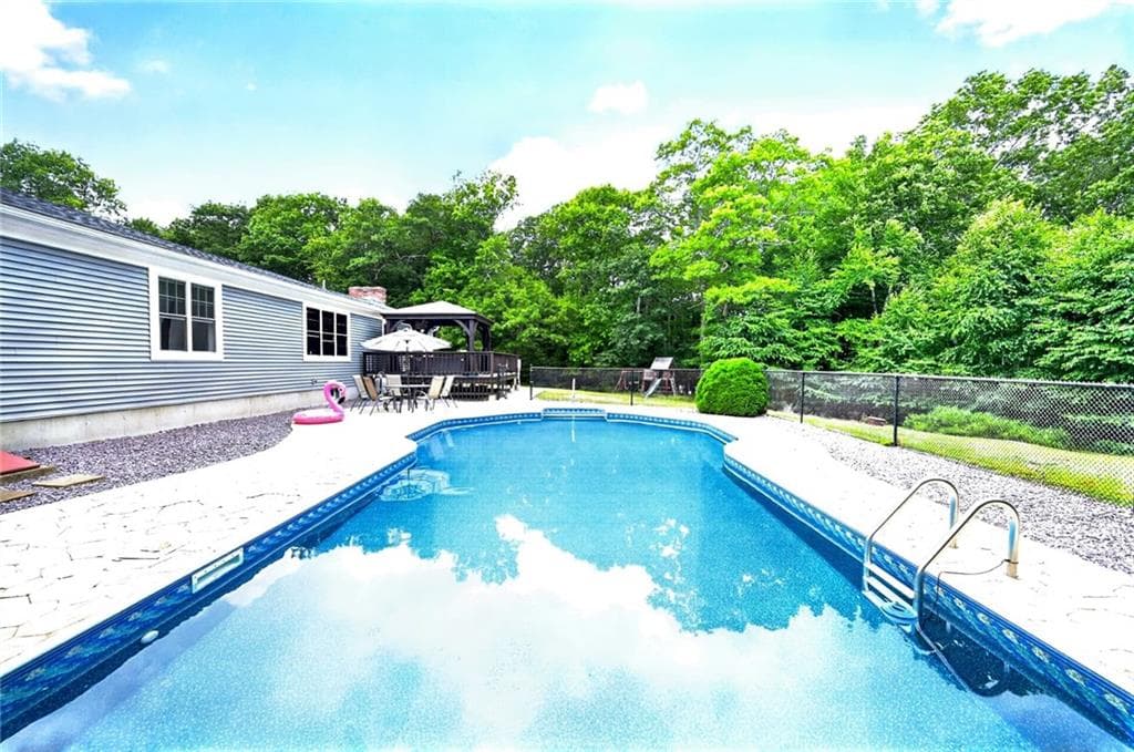 884 Reynolds Road photo 11