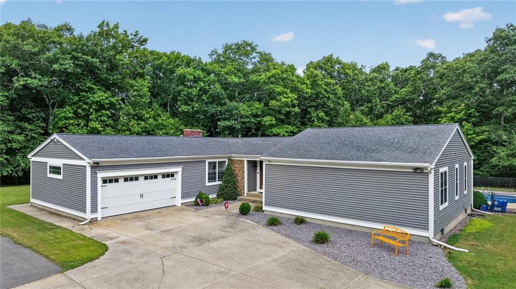 884 Reynolds Road photo 4