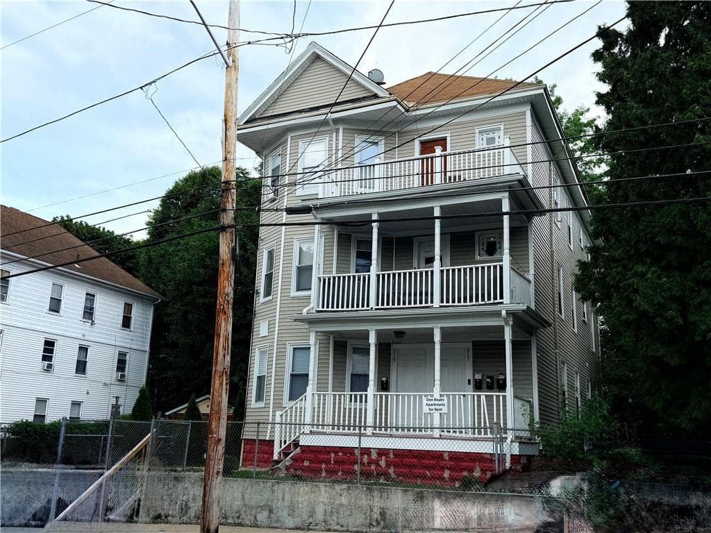 217 Carleton Street photo 3