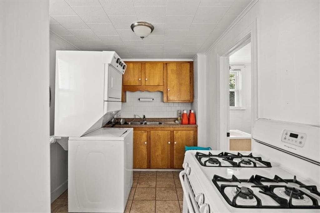 Multi Family at 72 Tower Street, Fall River, photo 29 of 38