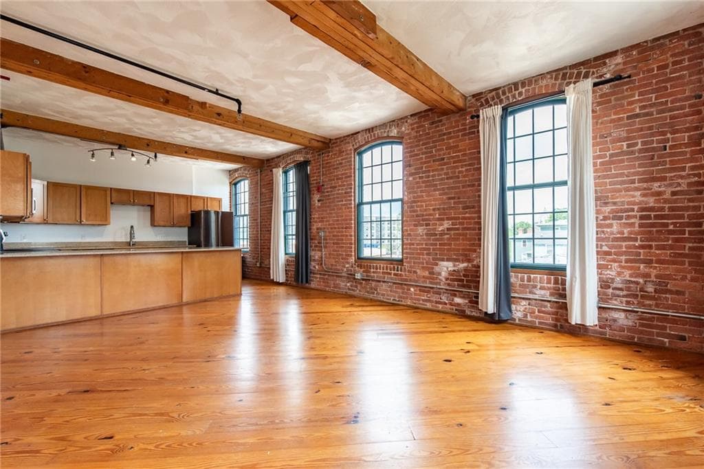 407 Pine Street UNIT 305 photo 2