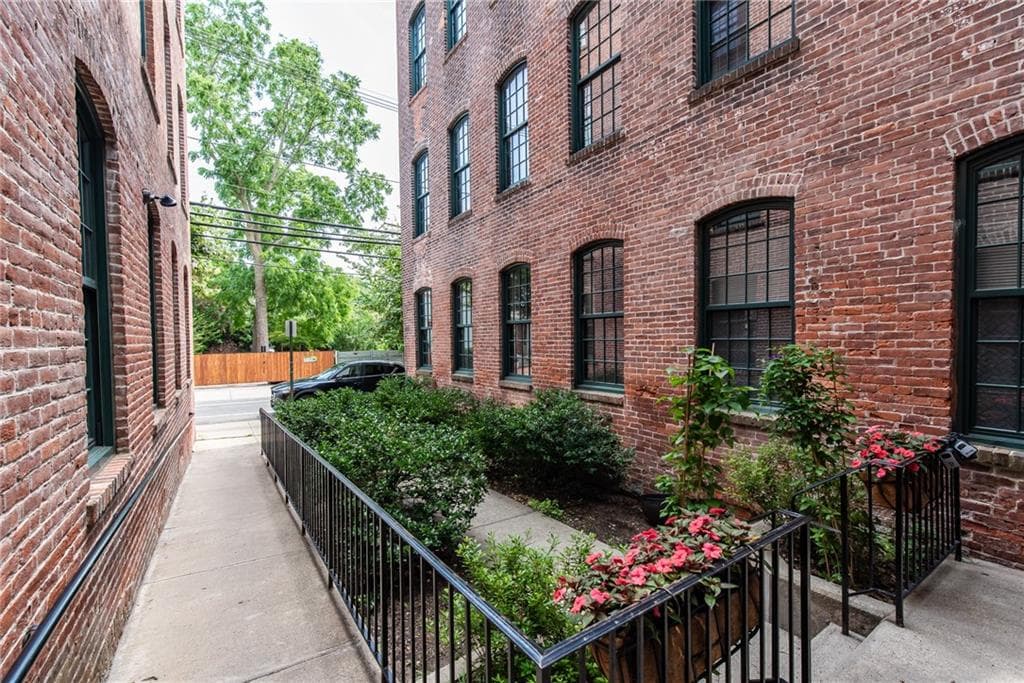 407 Pine Street UNIT 305 photo 18