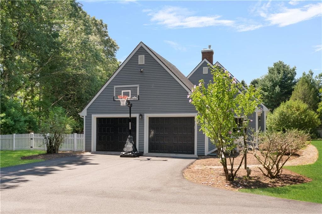Single Family Residence at 178 D Queens River Drive, South Kingstown, photo 4 of 34