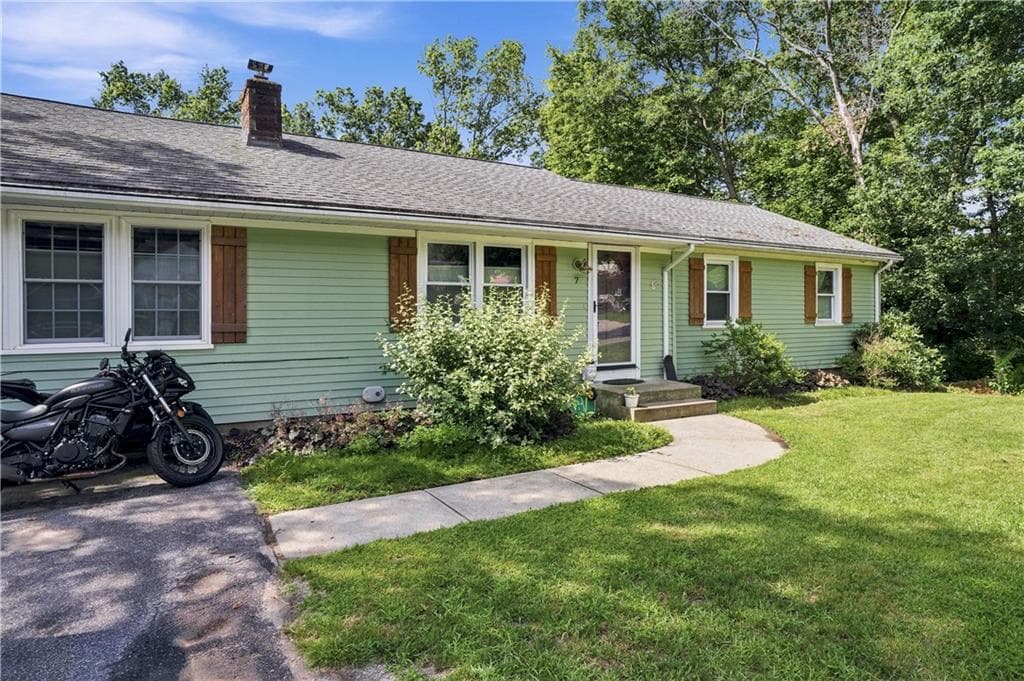 7 Byrd Avenue photo 2
