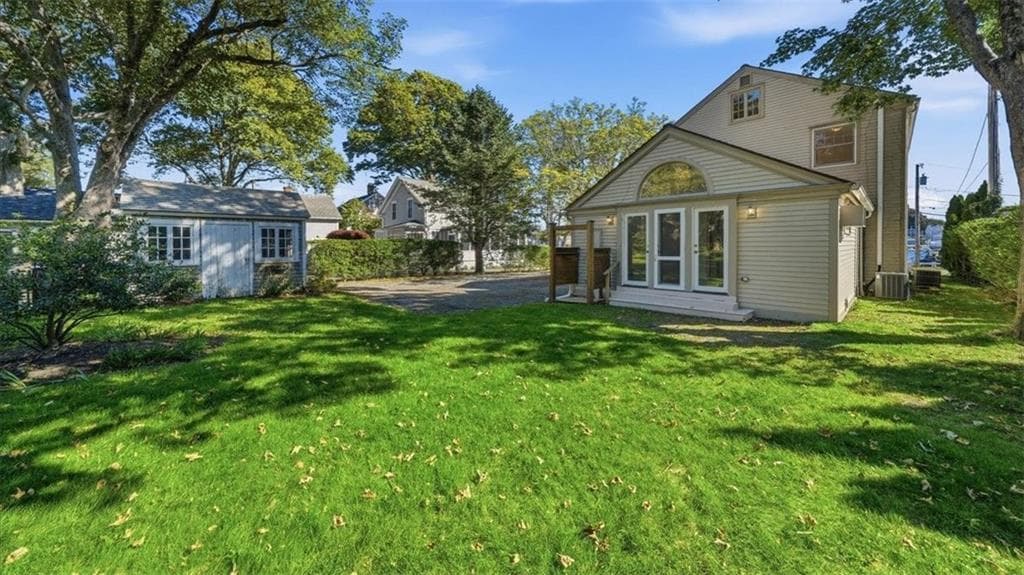 Single Family Residence at 169 Mathewson Road, Barrington, photo 6 of 45