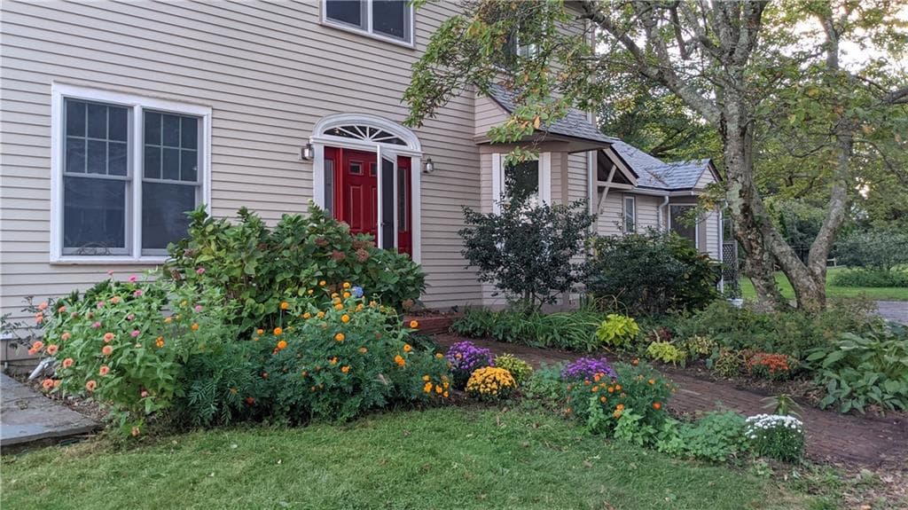Single Family Residence at 169 Mathewson Road, Barrington, photo 5 of 45