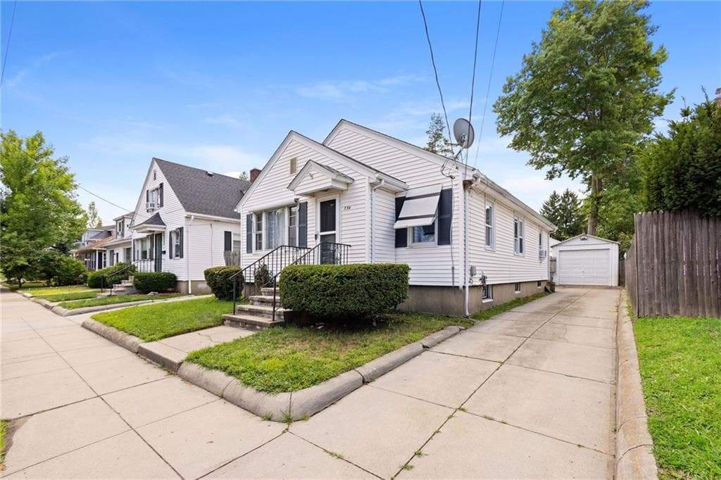 734 River Avenue photo 2