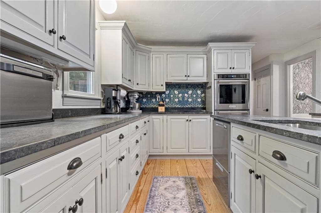 Single Family Residence at 172 Estelle Drive, South Kingstown, photo 3 of 45