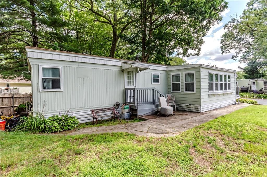 18 Helen Drive photo 3