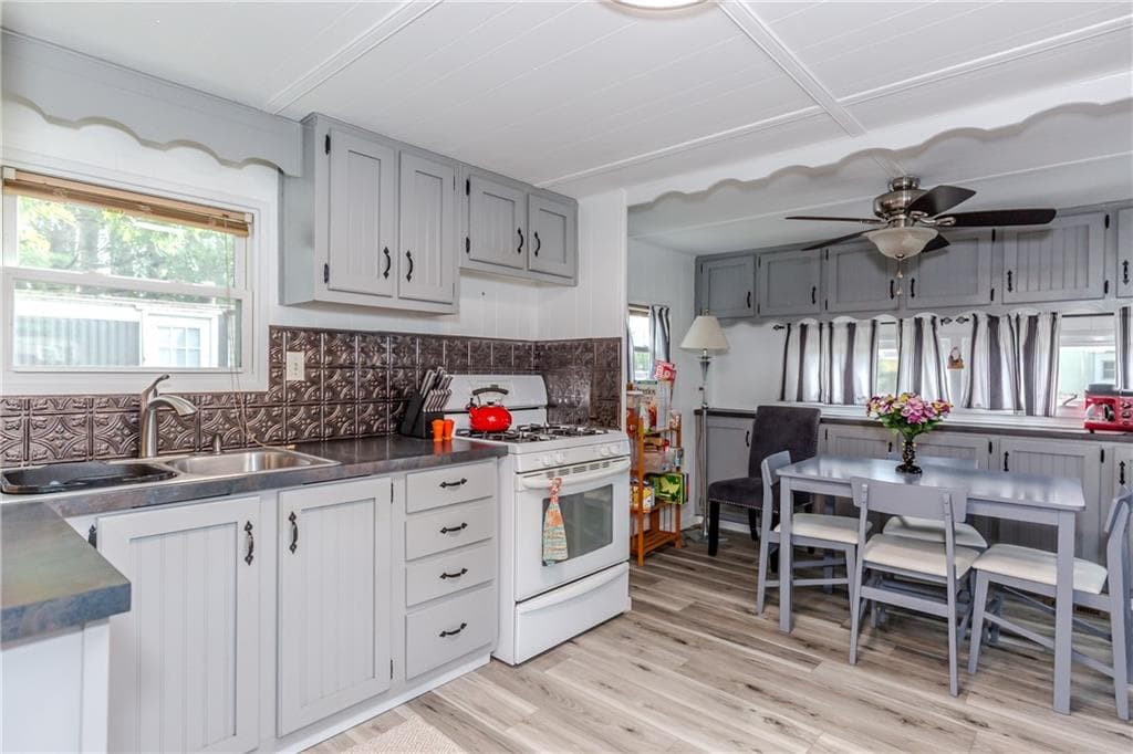 18 Helen Drive photo 9