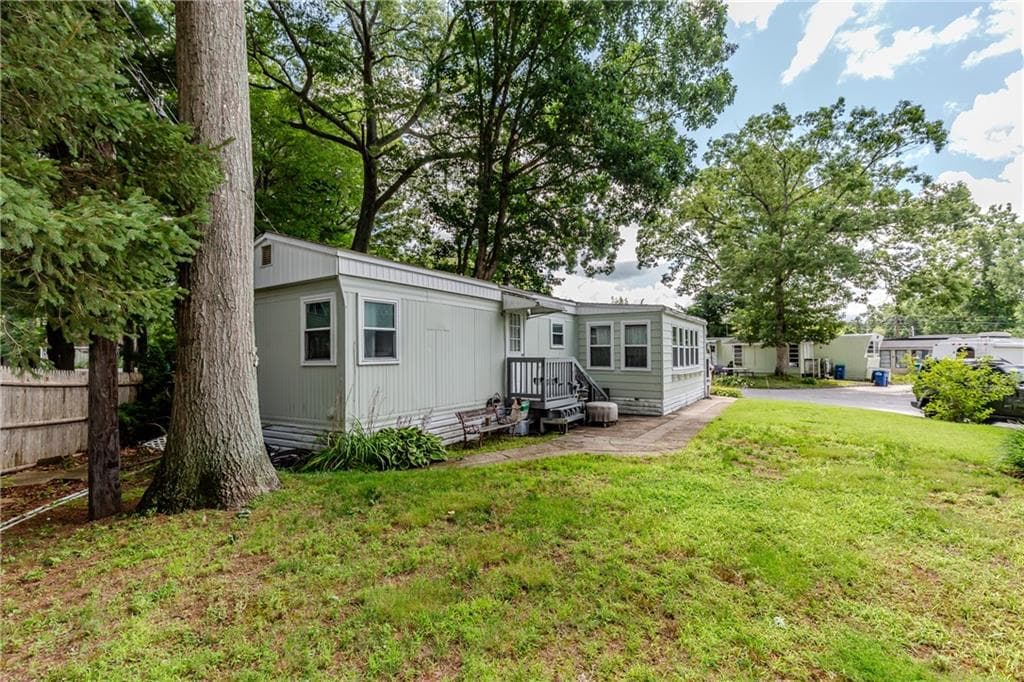 18 Helen Drive photo 4