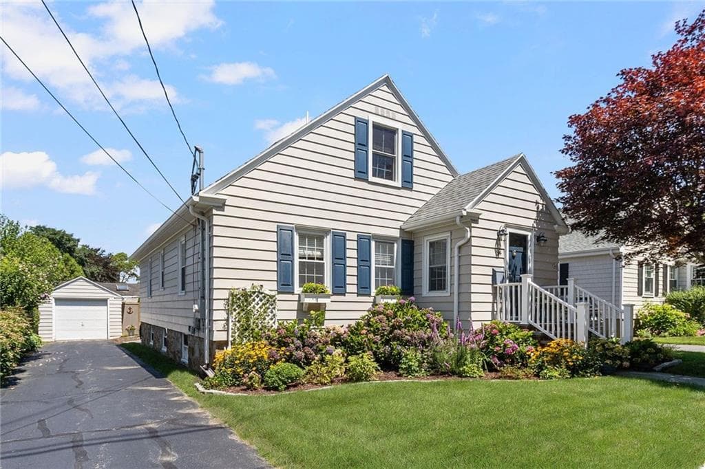 Single Family Residence at 94 Ruggles Avenue, Newport, photo 27 of 28