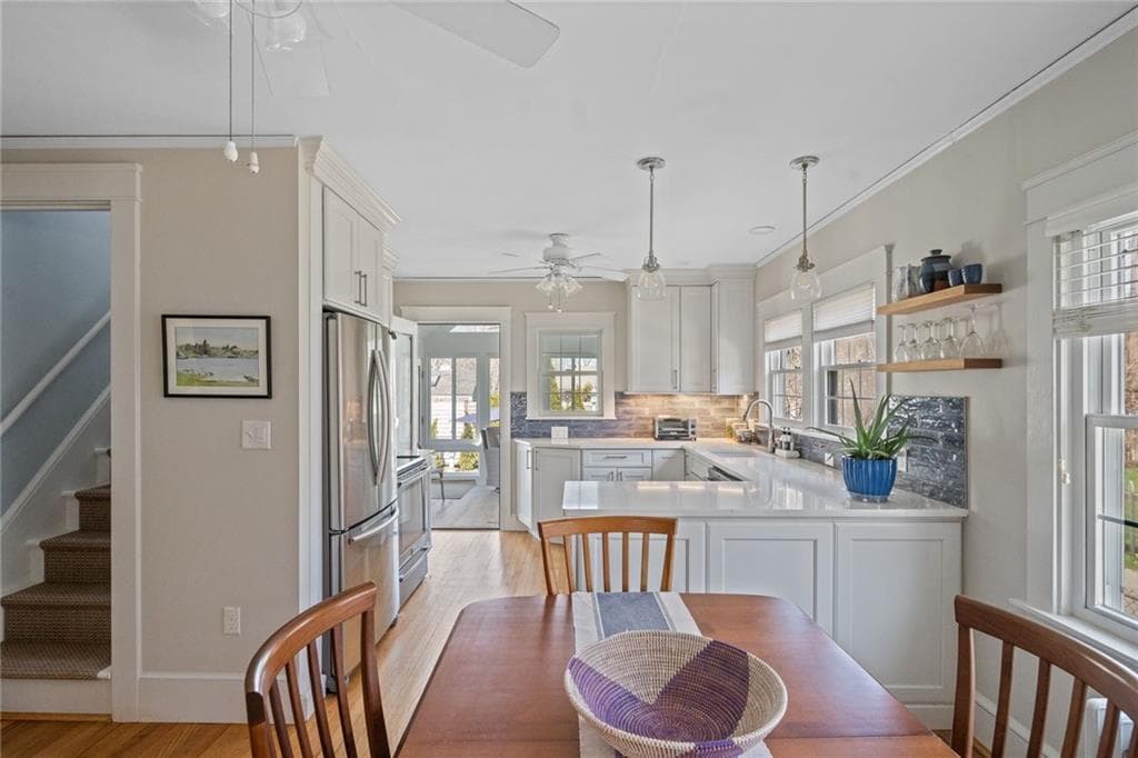 Single Family Residence at 94 Ruggles Avenue, Newport, photo 6 of 28