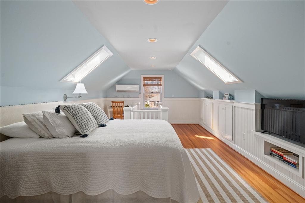Single Family Residence at 94 Ruggles Avenue, Newport, photo 17 of 28