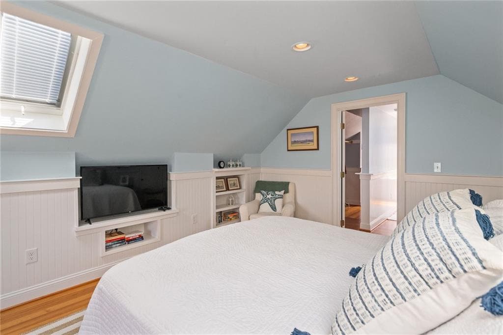 Single Family Residence at 94 Ruggles Avenue, Newport, photo 16 of 28