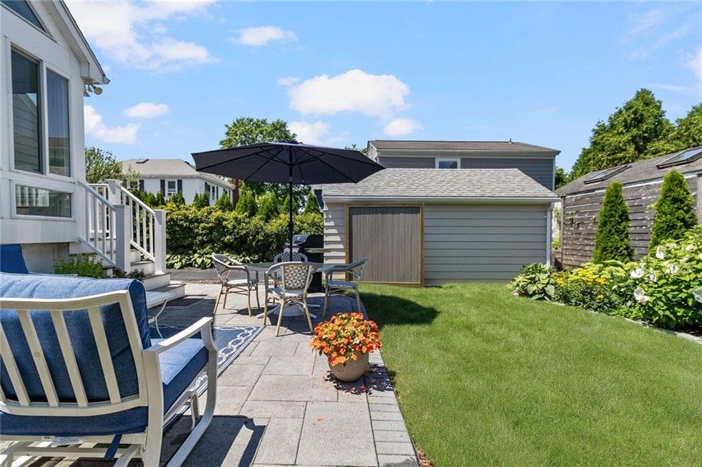 Single Family Residence at 94 Ruggles Avenue, Newport, photo 22 of 28