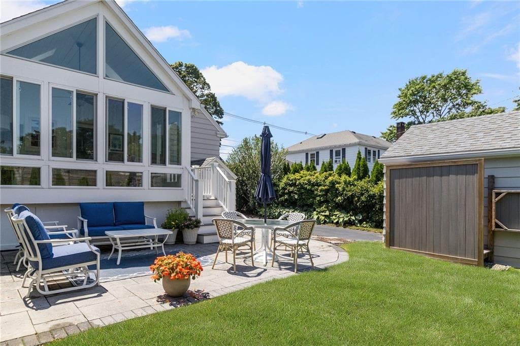 Single Family Residence at 94 Ruggles Avenue, Newport, photo 20 of 28