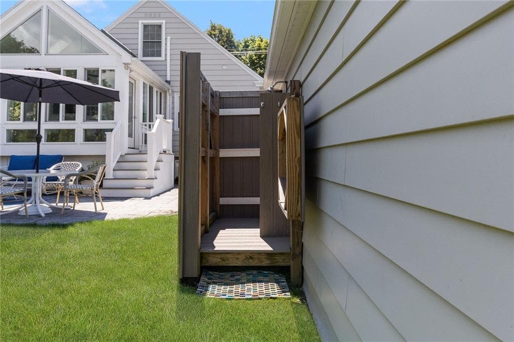 Single Family Residence at 94 Ruggles Avenue, Newport, photo 24 of 28