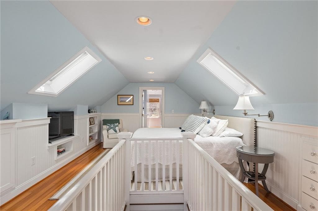 Single Family Residence at 94 Ruggles Avenue, Newport, photo 15 of 28