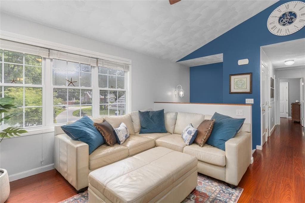 33 Charles Avenue photo 13