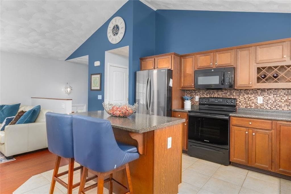 33 Charles Avenue photo 3