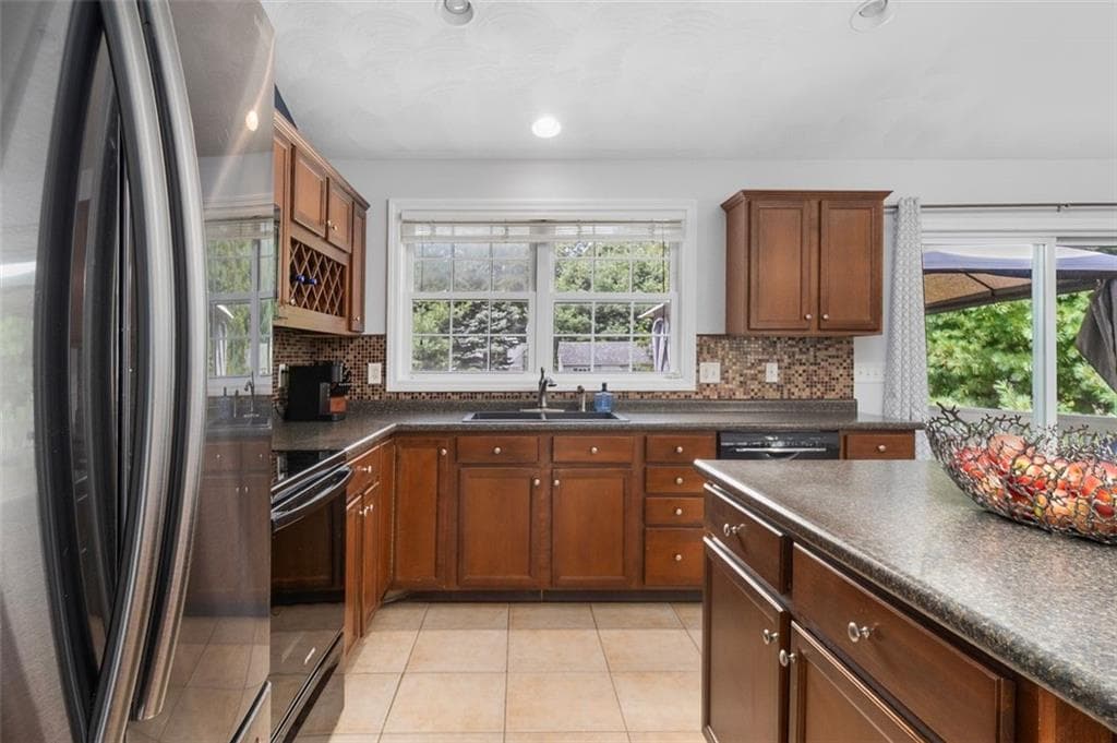 33 Charles Avenue photo 5