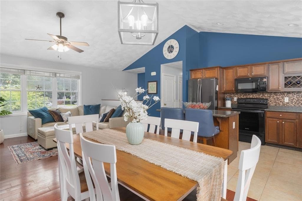 33 Charles Avenue photo 8