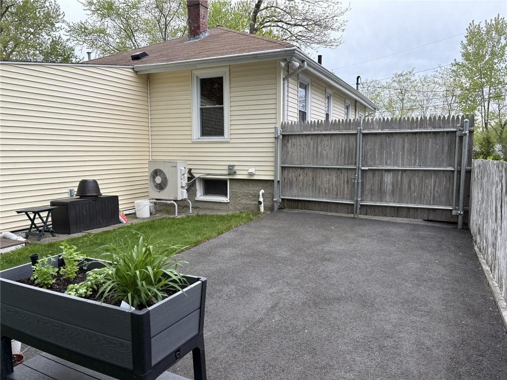 353 MASSASOIT Avenue photo 8
