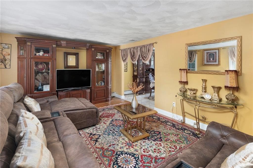 90 Rowley Street photo 3