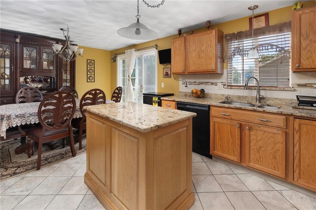 90 Rowley Street photo 4