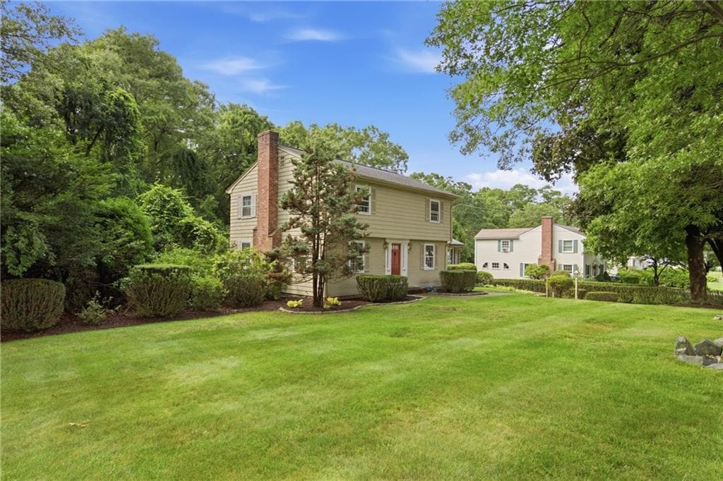 32 Bishop Drive photo 3