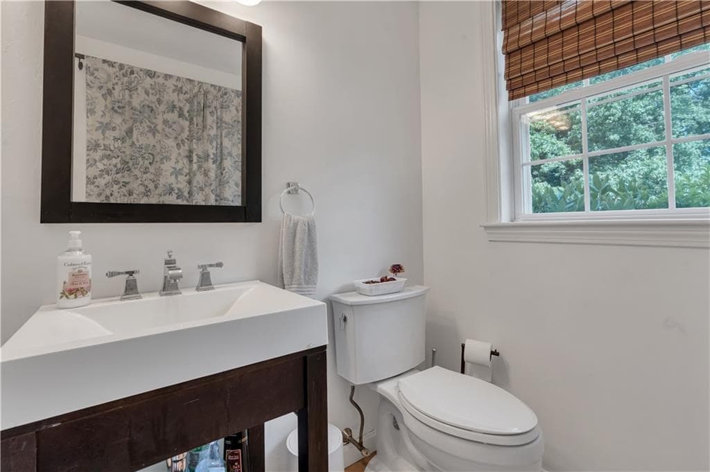 Single Family Residence at 6 Fleuette Drive, Bellingham, photo 14 of 40