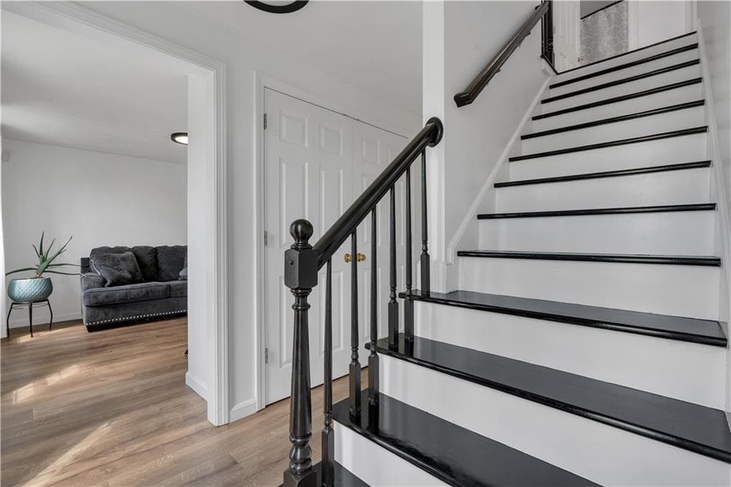 Single Family Residence at 6 Fleuette Drive, Bellingham, photo 15 of 40