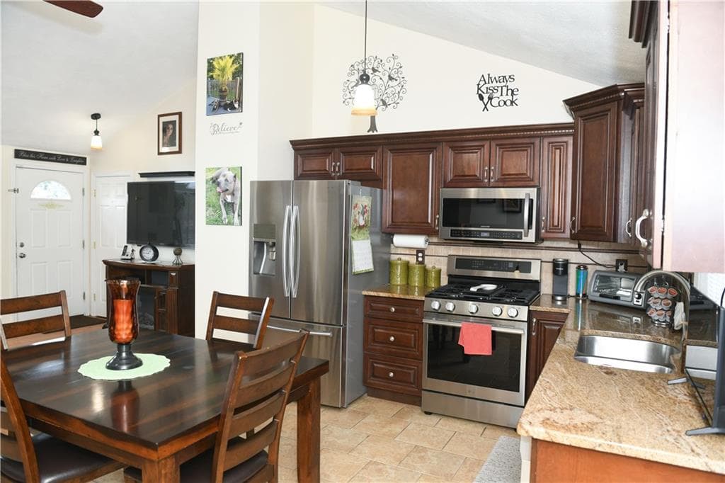 9 Mallory Court photo 4