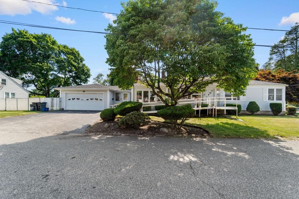 11 Hemlock Drive