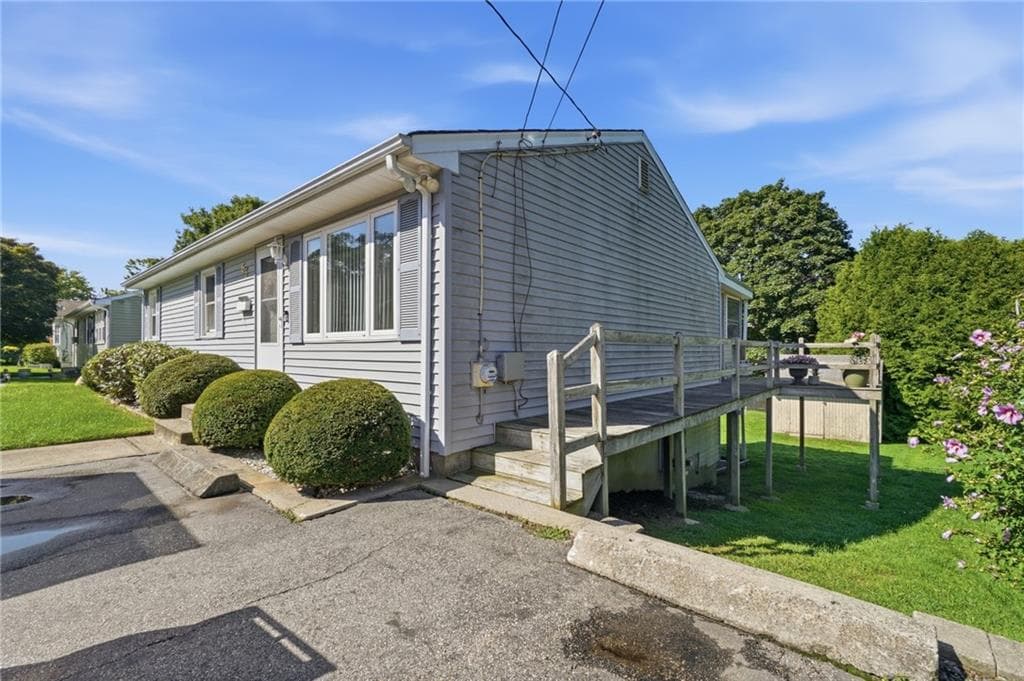 65 Thelma Avenue photo 2
