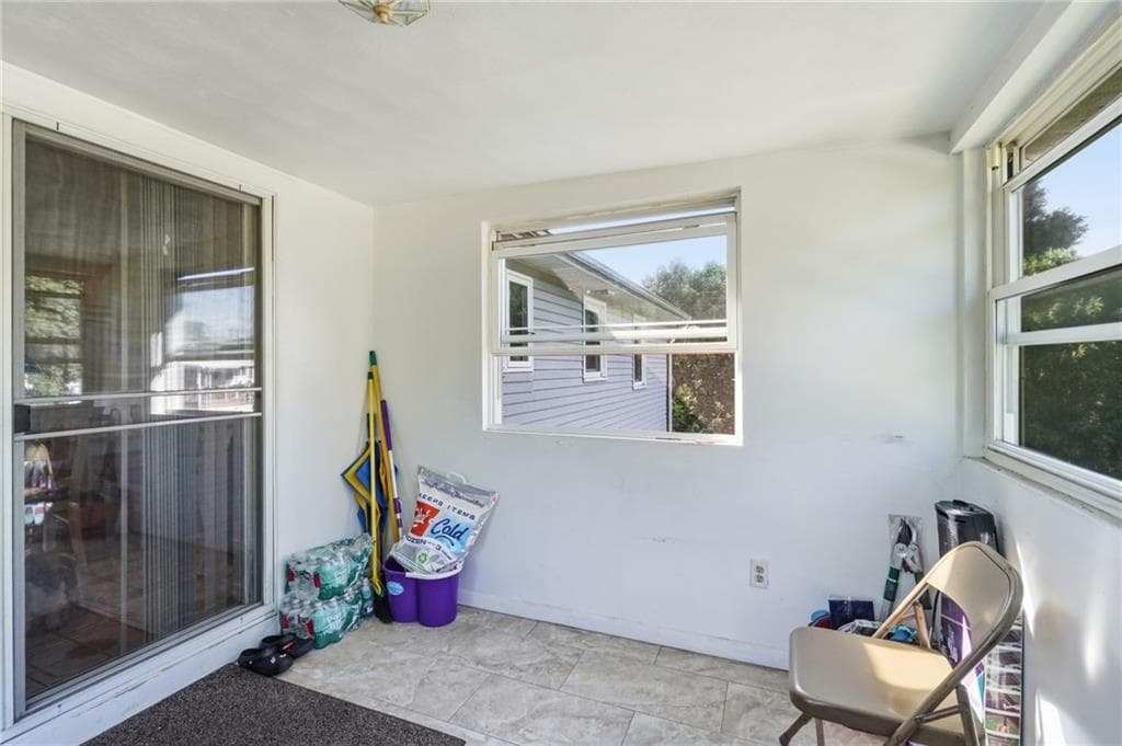 65 Thelma Avenue photo 32