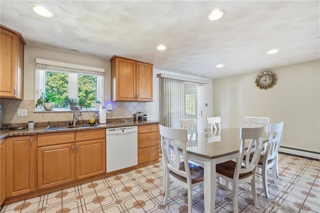 65 Thelma Avenue photo 5